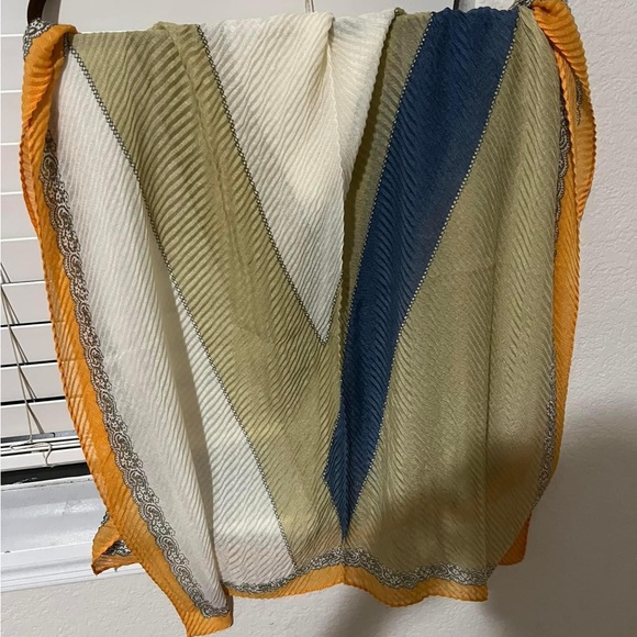 Scarves - Picture 8 of 10